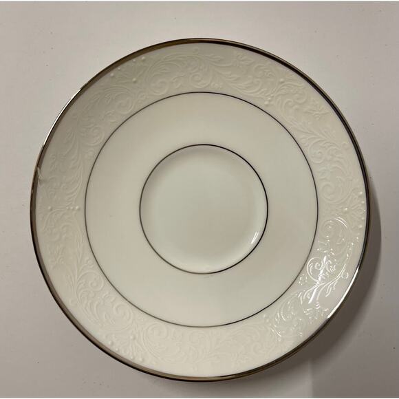 New Waterford Fine China Baron's Court Collection 6" Saucer. kk408 - Picture 1 of 3